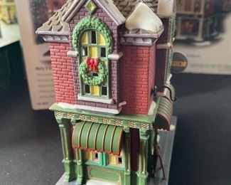 Dept. 56 Molly O’Briens Irish Pub Christmas in the City Series Department #56.58952 in Original Box 8 x 6.5 x 6.5in HxWxD