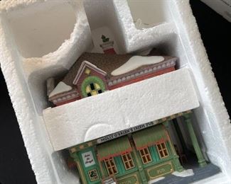 Dept. 56 Molly O’Briens Irish Pub Christmas in the City Series Department #56.58952 in Original Box 8 x 6.5 x 6.5in HxWxD