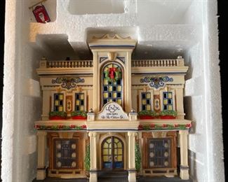 Dept. 56 Lenox China Shop Christmas in the City Series Department #56.59263 in Original Box 7.5 x 8 x 5.5in HxWxD