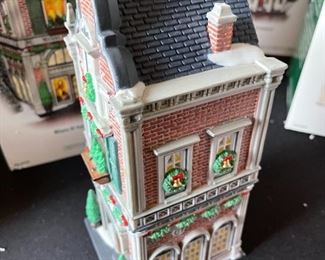 AS-IS Dept. 56 Milano of Italy Christmas in the City Series Department #56.59238 in Original Box 9.5 x 4 x 4.5in HxWxD