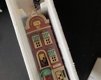 Dept. 56 Beekman House Christmas in the City Series Department #56.58878 in Original Box 10.5 x 3 x 4.75in HxWxD