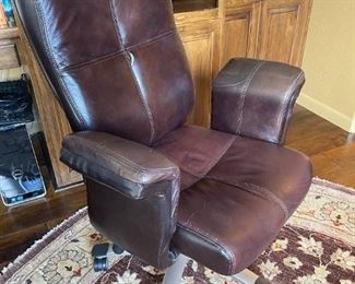 Sharper Image Executive Leather Office Chair 45 x30 x 28in HxWxD