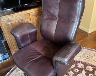 Sharper Image Executive Leather Office Chair 45 x30 x 28in HxWxD