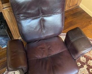 Sharper Image Executive Leather Office Chair 45 x30 x 28in HxWxD