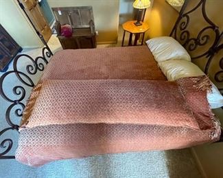 Comforter & Pillow Set Queen