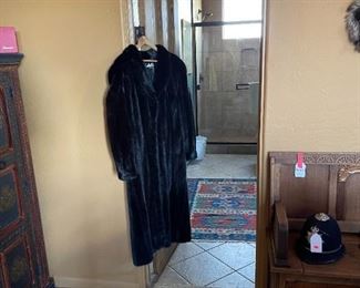 Purchase Online Wed 1/12 @6pm AZ Time and Come to the live sale Friday 1/4 & Saturday 1/15 9am to 2pm. Many items only available at the live sale!