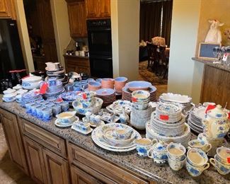 Purchase Online Wed 1/12 @6pm AZ Time and Come to the live sale Friday 1/4 & Saturday 1/15 9am to 2pm. Many items only available at the live sale!