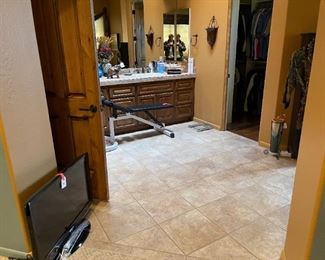 Purchase Online Wed 1/12 @6pm AZ Time and Come to the live sale Friday 1/4 & Saturday 1/15 9am to 2pm. Many items only available at the live sale!