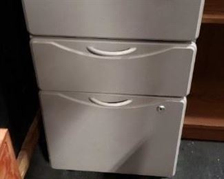 Vintage Bush Upscale Lt Gray File Cabinet with lock (no Key) on Wheels 15,75"W x 21.25"D x 28"H $60
