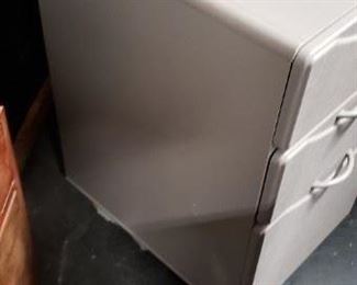 Vintage Bush Upscale Lt Gray File Cabinet with lock (no Key) on Wheels 15,75"W x 21.25"D x 28"H $60