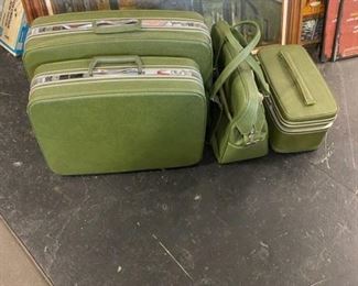 4 pc Samsonite Fashionaire Avocado Green Luggage Set with Keys & extra makeup bag WAS $125 NOW $110