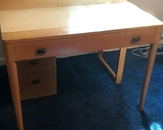 Vintage Saginaw Furniture Shops Mid Century EXPAND-O-MATIC Desk Dining Table with 4 leafs and chair 40"W x 21"D x 30" tall. Each leaf is 15" x 40" so add 4 leaves and now you have 40" x 81 WAS $495 NOW $450