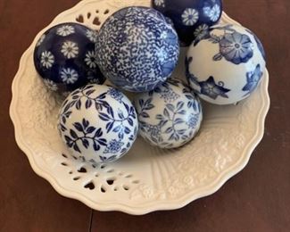 White Porcelain Lattice Bowl w 7 Blue & White Orbs