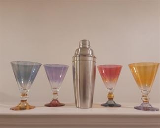 (5) Bar: 1-Shaker & 4-Multi Colored Glasses 