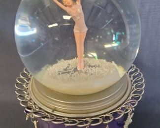 Hallmark Snow Globe for Olympic Gold Medallist
Tara Lipinski in the 1998 Nagano, Japan Olympics
Manufactured as Official Merchandise for Sale at the 2002 Salt Lake City Olympics