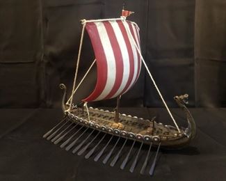 Drekar, Viking Longship Collectible Museum Replica
Made from high quality designer resin and comes on display stand
Measures 9in w x 13.5in d x 11.5in h