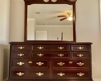 Bassett Traditional Dresser & Mirror