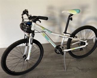 Shimano Cannondale 7Speed Promax Bicycle w Helmet