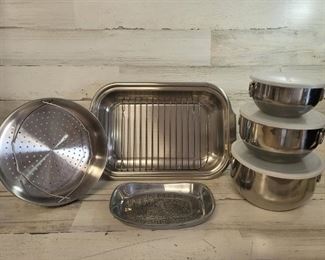 (7) Kitchen Lot: Colander, Roasting Pan & Rack, Decorative Dish, & 3 Mixing Bowls with Lids