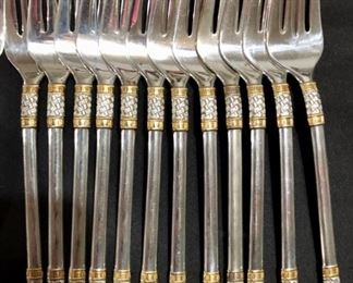 (105) Sterling Silverware: Golden Aegean Weave
By Wallace Silver from 1971-2019 
Total weight- 10lb 14.4 ounces
12-4 Piece Place Settings
12-Soup Spoons
12-Hollow Handle Butter Spreaders, Stainless Blades
12-Iced Tea Spoons
1-Master Butter Hollow Handle, Stainless Blade
2-Serving Tablespoons
1-Pierced Serving Tablespoon
1-Gravy Ladle
1-Cold Meat Fork
1-Butter Knife
1-Sugar Spoon
1-2Pc Carving Set with Guard
12-Napkin Holders