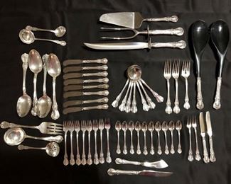 (56) Towel Silver Old Master Sterling Silverware:
Discontinued Pattern by towle Silver from 1942
Total Weight: 4lbs 15.3 ounces
1-Individual Steak Knife, Hollow Handle
1-Individual Steak Knife w/ Bevel Blade
2-Dinner Forks
1-Salad Fork
7-Round Bowl Soup (Cream) Spoon
10-Butter Spreader, Hollow Handle, Stainless Blade are 5 7/8in
1-Medium Solid Cold Meat Serving Fork
1-Solid Bon Bon Spoon w/ 13 Pierced Bowl is 5 1/2in
1-Master Butter Knife, Hollow Handle is 6 7/8in
1-Pie & Cake Server, Hollow Handle, Stainless Blade is 10 3/8in, Blade is 6 1/2in
2-Short Handled pickle/Olive Forks are 5 7/8in, 2FLAIRTINE
1-2 Piece Salad Set with Black Plastic Bowl are 12in
1-Carving Set is 2 Piece with Large Stailess Blade/Roast with Sterling Guard, TRIANGLEGUARD
1-Solid Gravy Ladle is 6 3/4in
1-Sugar Spoon
4-Serving Tablespoons are 8 1/2in ea
10-Demitasse Spoons
10-Seafood Forks