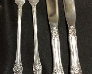 (56) Towel Silver Old Master Sterling Silverware:
Discontinued Pattern by towle Silver from 1942
Total Weight: 4lbs 15.3 ounces
1-Individual Steak Knife, Hollow Handle
1-Individual Steak Knife w/ Bevel Blade
2-Dinner Forks
1-Salad Fork
7-Round Bowl Soup (Cream) Spoon
10-Butter Spreader, Hollow Handle, Stainless Blade are 5 7/8in
1-Medium Solid Cold Meat Serving Fork
1-Solid Bon Bon Spoon w/ 13 Pierced Bowl is 5 1/2in
1-Master Butter Knife, Hollow Handle is 6 7/8in
1-Pie & Cake Server, Hollow Handle, Stainless Blade is 10 3/8in, Blade is 6 1/2in
2-Short Handled pickle/Olive Forks are 5 7/8in, 2FLAIRTINE
1-2 Piece Salad Set with Black Plastic Bowl are 12in
1-Carving Set is 2 Piece with Large Stailess Blade/Roast with Sterling Guard, TRIANGLEGUARD
1-Solid Gravy Ladle is 6 3/4in
1-Sugar Spoon
4-Serving Tablespoons are 8 1/2in ea
10-Demitasse Spoons
10-Seafood Forks