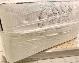 Sealy Twin Posturepedic plus cushion for Mattress  used 2x $200