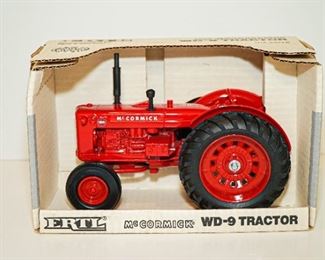 ERTL tractor WD-9  McCormick