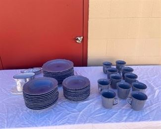 004 Home Trends Dinnerware