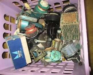 FISHING REELS 