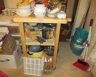 ROLLING CART ~ QVC & HSN SHOPPER ALL NEW ITEMS
GREAT FOR THE HOLIDAY SHOPPING
TONS OF CHRISTMAS HOLIDAY DECORATIONS
