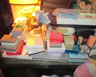 QVC & HSN SHOPPER ALL NEW ITEMS
GREAT FOR THE HOLIDAY SHOPPING
TONS OF CHRISTMAS HOLIDAY DECORATIONS