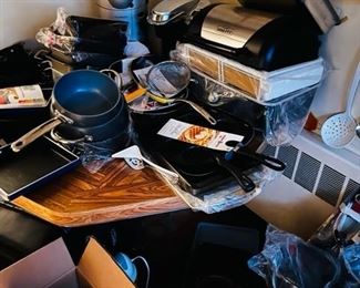 QVC & HSN SHOPPER ALL NEW ITEMS
GREAT FOR THE HOLIDAY SHOPPING
TONS OF CHRISTMAS HOLIDAY DECORATIONS