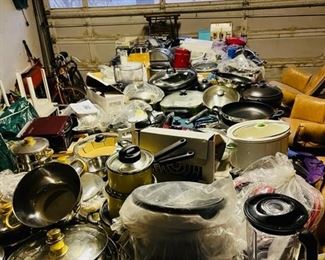 QVC & HSN SHOPPER ALL NEW ITEMS
GREAT FOR THE HOLIDAY SHOPPING
TONS OF CHRISTMAS HOLIDAY DECORATIONS