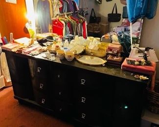 QVC & HSN SHOPPER ALL NEW ITEMS
GREAT FOR THE HOLIDAY SHOPPING
TONS OF CHRISTMAS HOLIDAY DECORATIONS