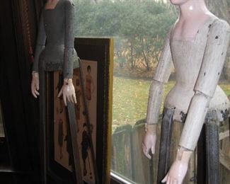 2 female forms with articulated arms
