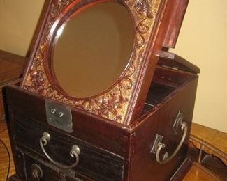 Chinese traveling vanity box