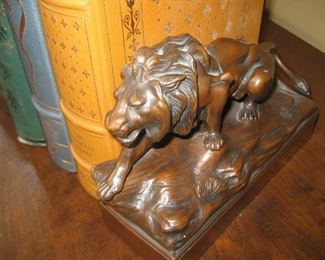 Lion bookends