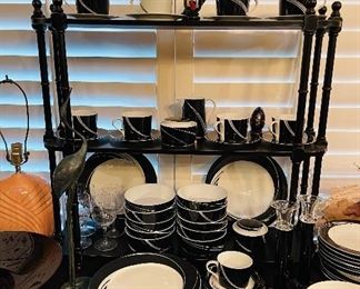 Black & white contemporary dinnerware