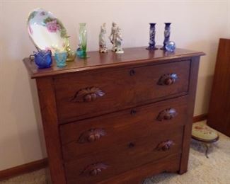 walnut 3 drawer chest w/acorn leaf pulls, nice condition