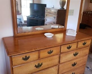 Maple dresser w mirror