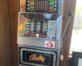 Nickel slot machine
