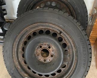 2-Bridgestone Blizzak MZ01 Snow Tires on rims-New                         Size: 215/55R16