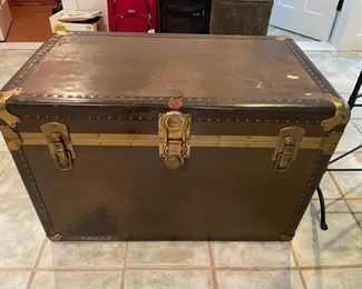 Vintage trunk, excellent condition