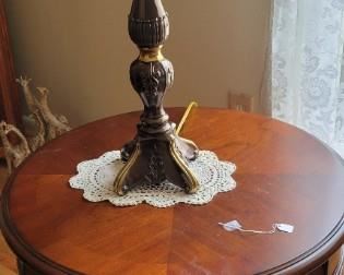 Hooker make solid wood side round table