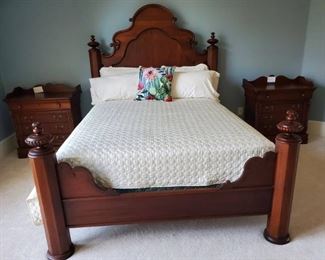 Gorgeous Lexinton Cherry Wood 4 Poster Bed Includes Sealy Posturepedic Mattress and Box Spring with Spread Pillows and Shams