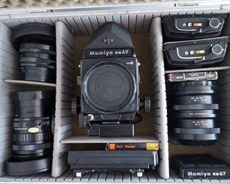 Mamiva Rb67 Pro S Camera with 3 Lens Aluminum Carrying Case