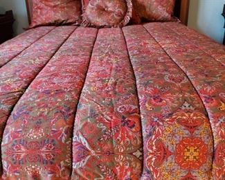 Pretty Paisley Print Queen Size Comforter and Four Pillows