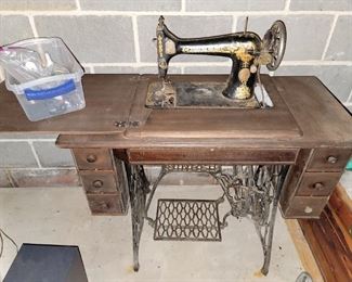 Antique Singer Sewing machine $175.00