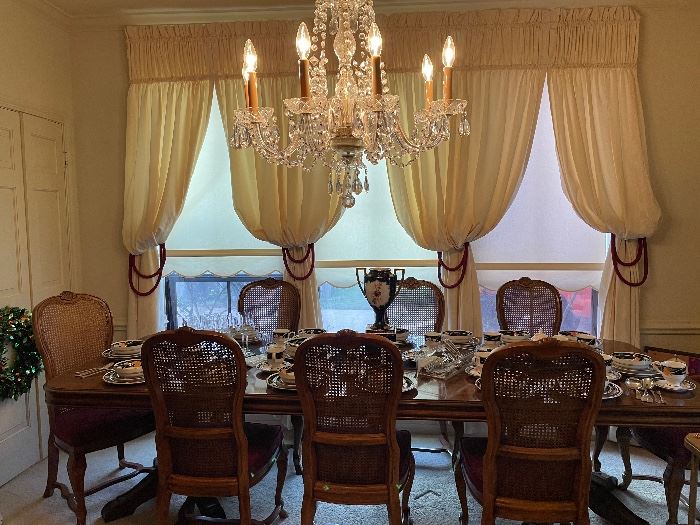 Drexel dining table with 8 chairs 